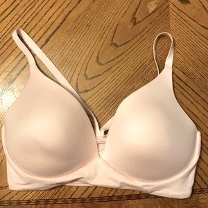 Victoria’s Secret lightly lined bra